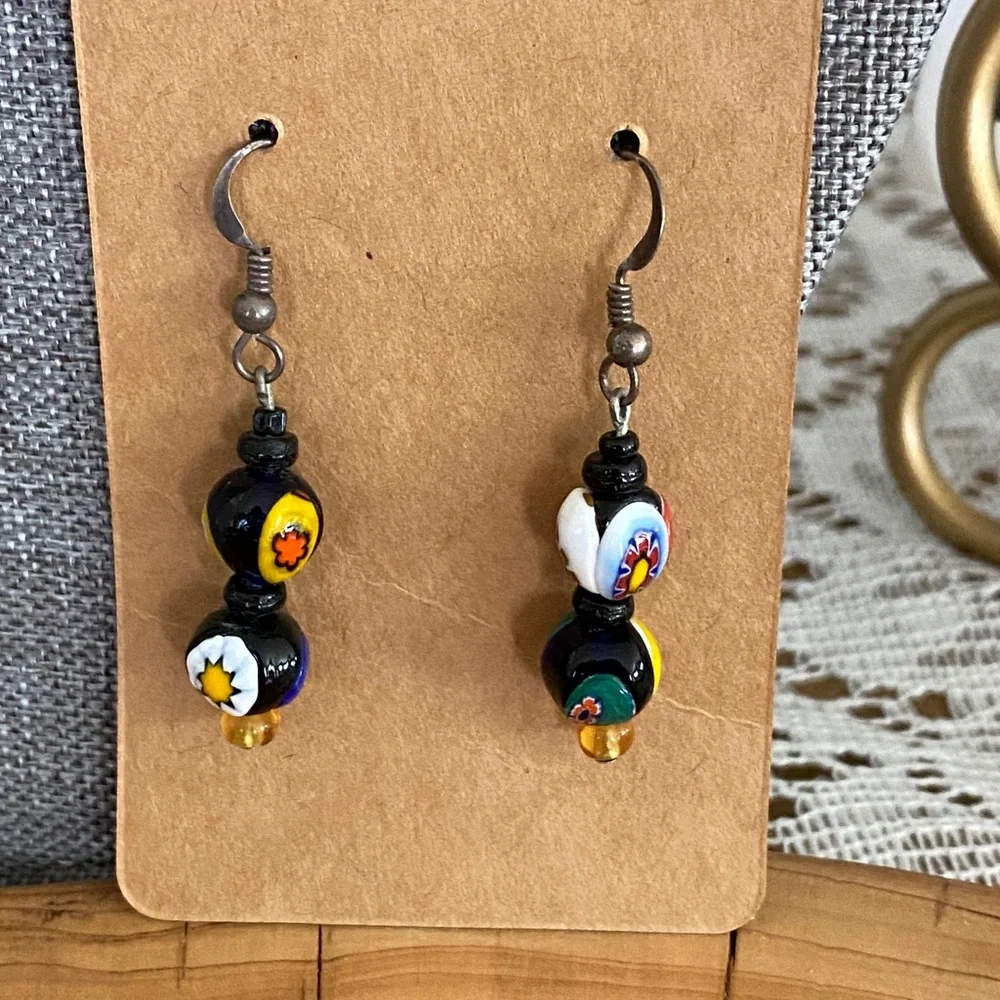 SOLD Incredible set of glass hand created beads with coordinating earrings. - Picture 6 of 8